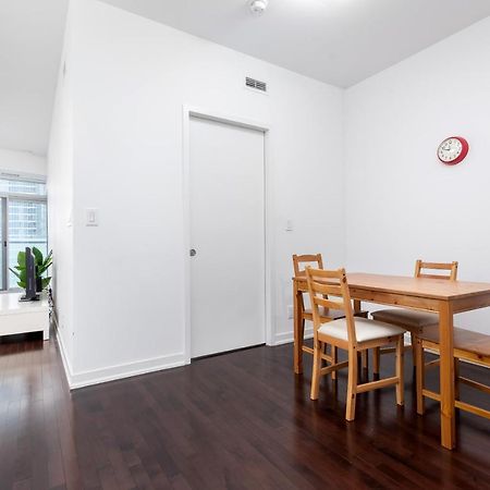 Across From The Cn Tower, Metro Toronto Convention Centre And Rogers Centre In Downtown Toronto Core Apartment ภายนอก รูปภาพ