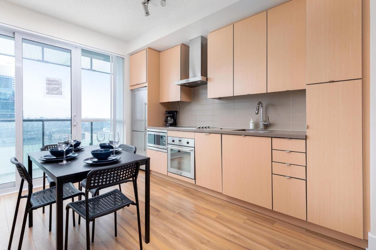 Across From The Cn Tower, Metro Toronto Convention Centre And Rogers Centre In Downtown Toronto Core Apartment ภายนอก รูปภาพ