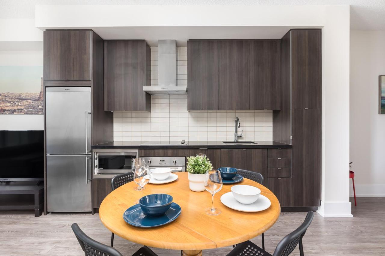 Across From The Cn Tower, Metro Toronto Convention Centre And Rogers Centre In Downtown Toronto Core Apartment ภายนอก รูปภาพ