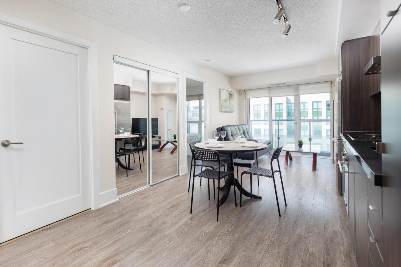 Across From The Cn Tower, Metro Toronto Convention Centre And Rogers Centre In Downtown Toronto Core Apartment ภายนอก รูปภาพ