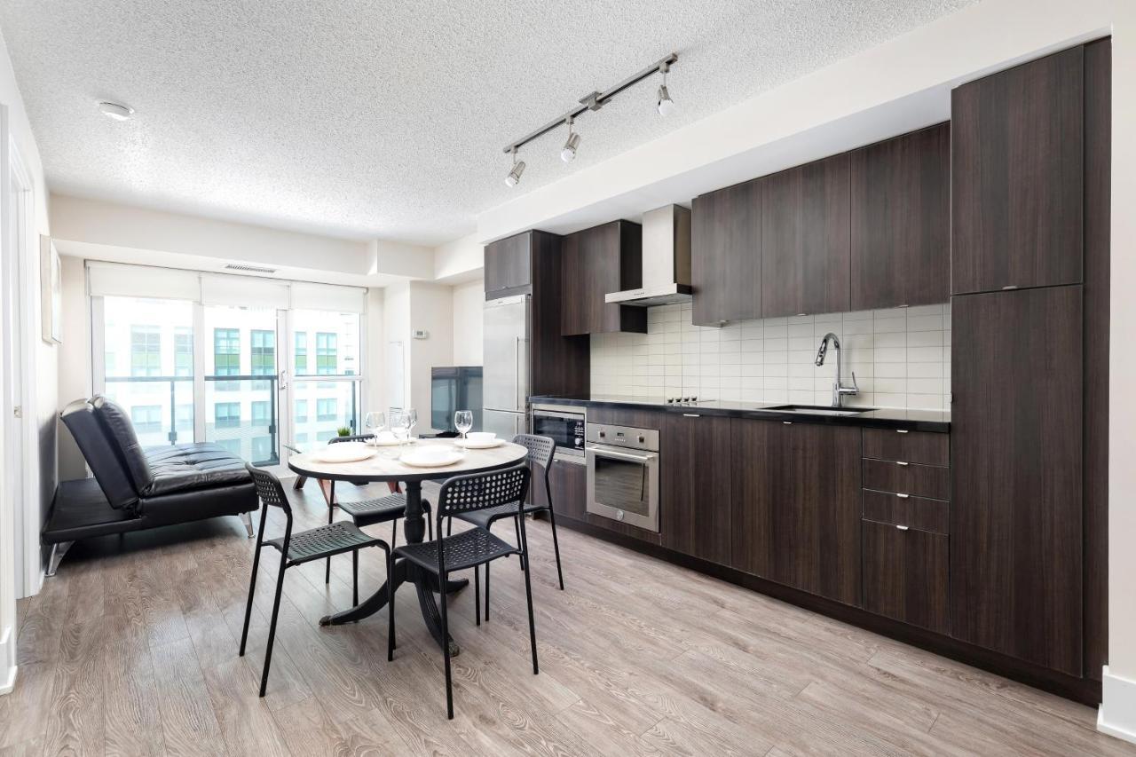 Across From The Cn Tower, Metro Toronto Convention Centre And Rogers Centre In Downtown Toronto Core Apartment ภายนอก รูปภาพ