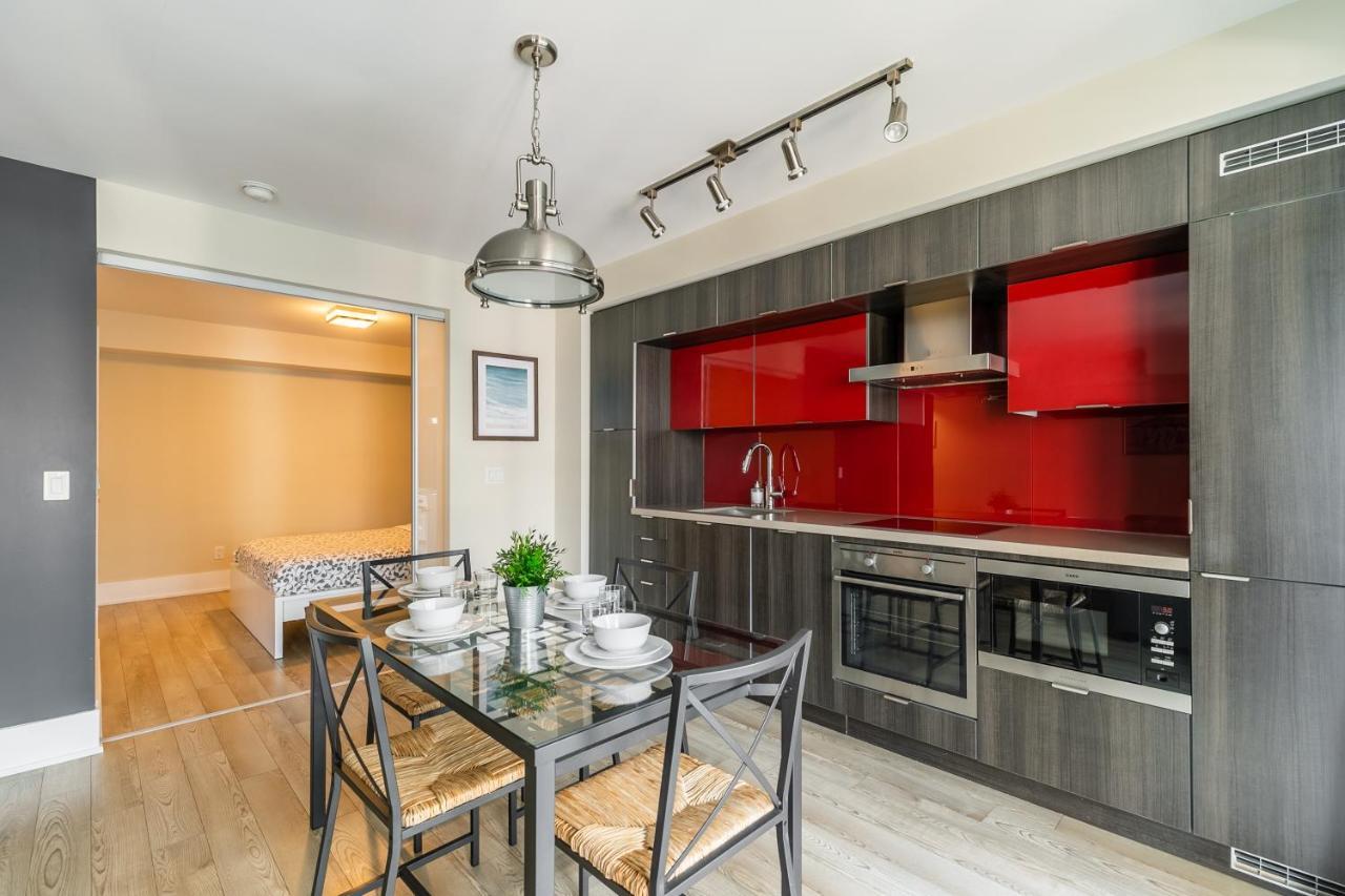 Across From The Cn Tower, Metro Toronto Convention Centre And Rogers Centre In Downtown Toronto Core Apartment ภายนอก รูปภาพ