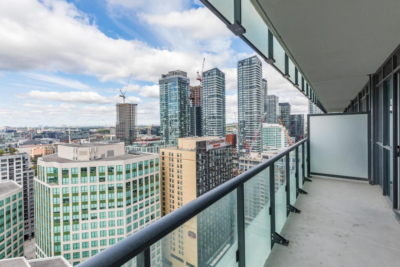 Across From The Cn Tower, Metro Toronto Convention Centre And Rogers Centre In Downtown Toronto Core Apartment ภายนอก รูปภาพ