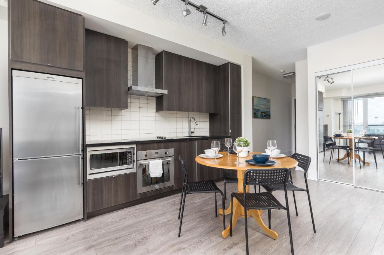 Across From The Cn Tower, Metro Toronto Convention Centre And Rogers Centre In Downtown Toronto Core Apartment ภายนอก รูปภาพ