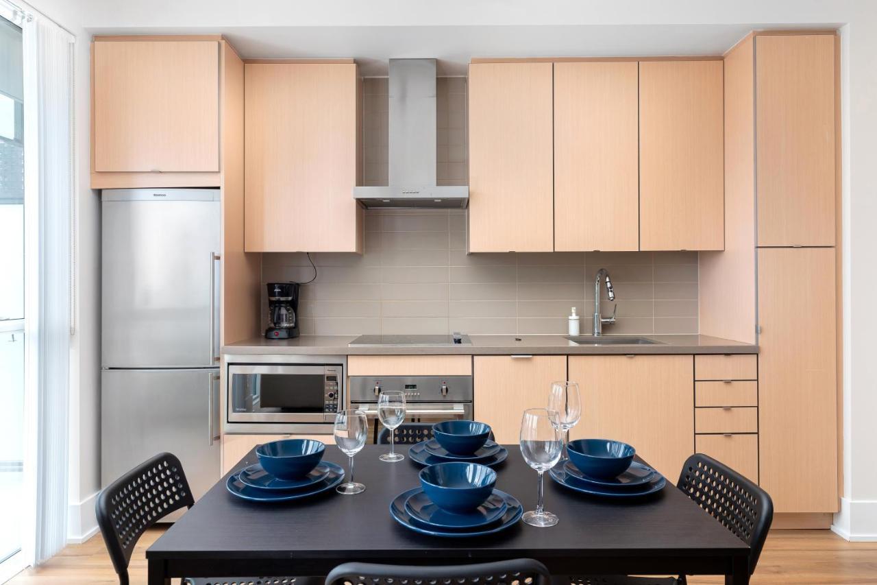 Across From The Cn Tower, Metro Toronto Convention Centre And Rogers Centre In Downtown Toronto Core Apartment ภายนอก รูปภาพ