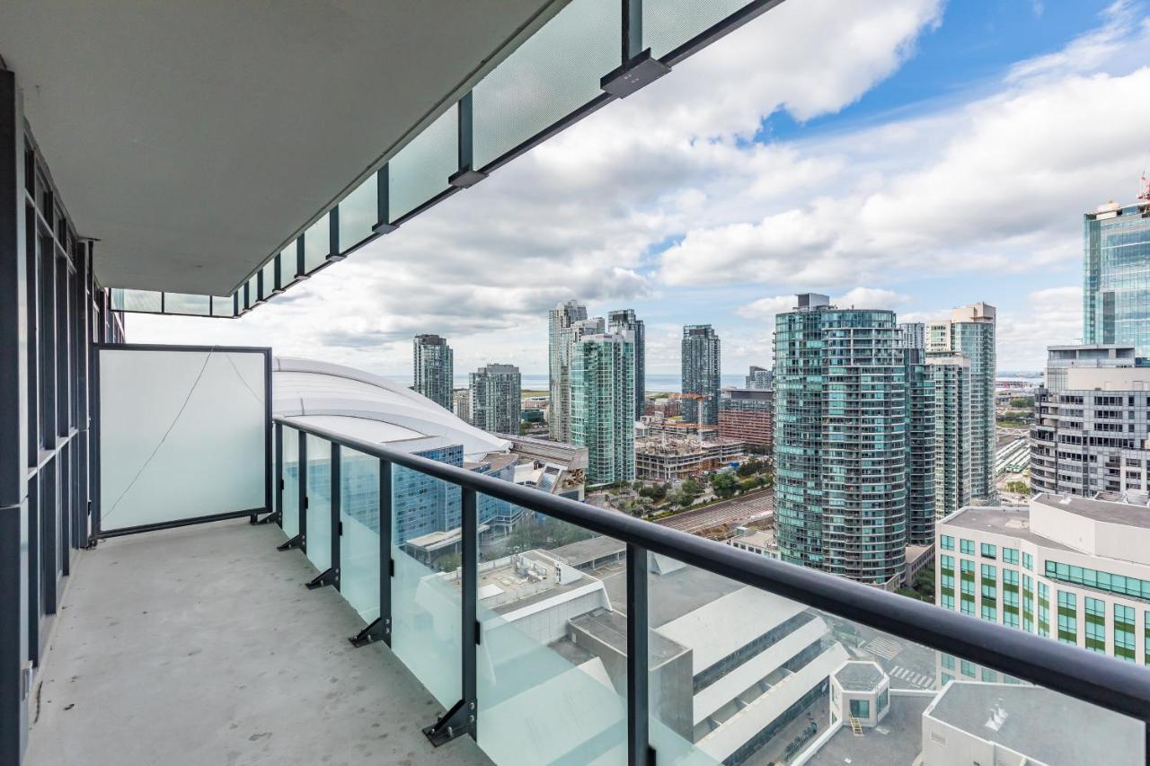 Across From The Cn Tower, Metro Toronto Convention Centre And Rogers Centre In Downtown Toronto Core Apartment ภายนอก รูปภาพ