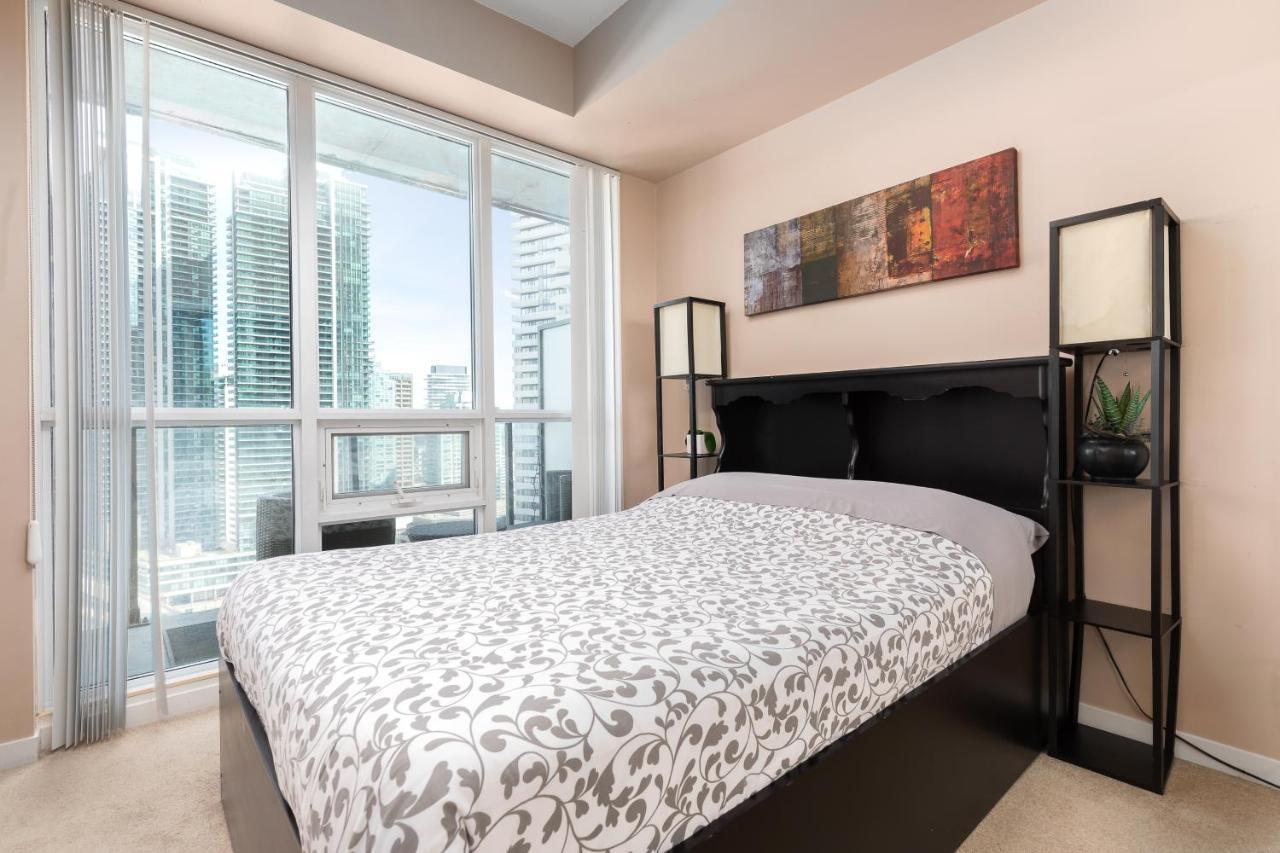 Across From The Cn Tower, Metro Toronto Convention Centre And Rogers Centre In Downtown Toronto Core Apartment ภายนอก รูปภาพ