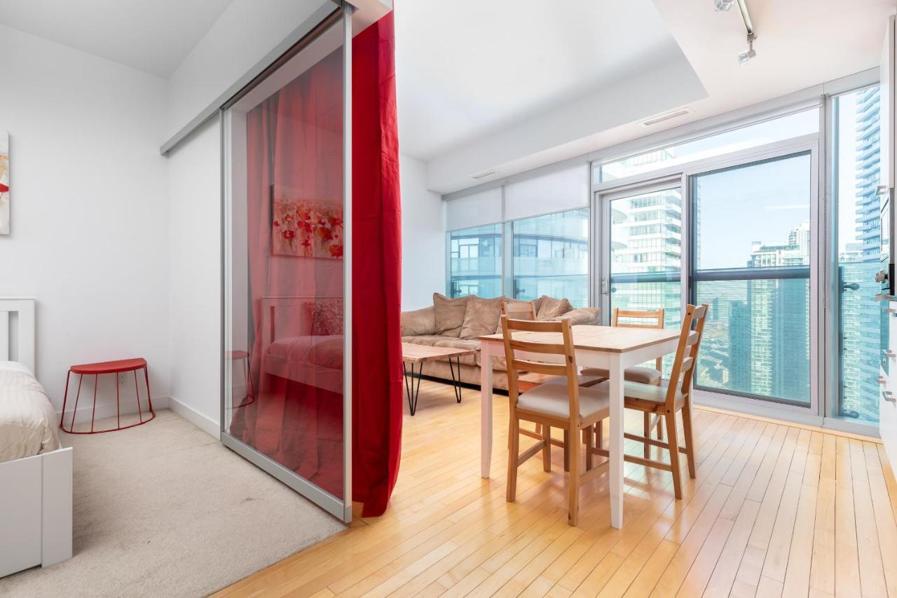Across From The Cn Tower, Metro Toronto Convention Centre And Rogers Centre In Downtown Toronto Core Apartment ภายนอก รูปภาพ