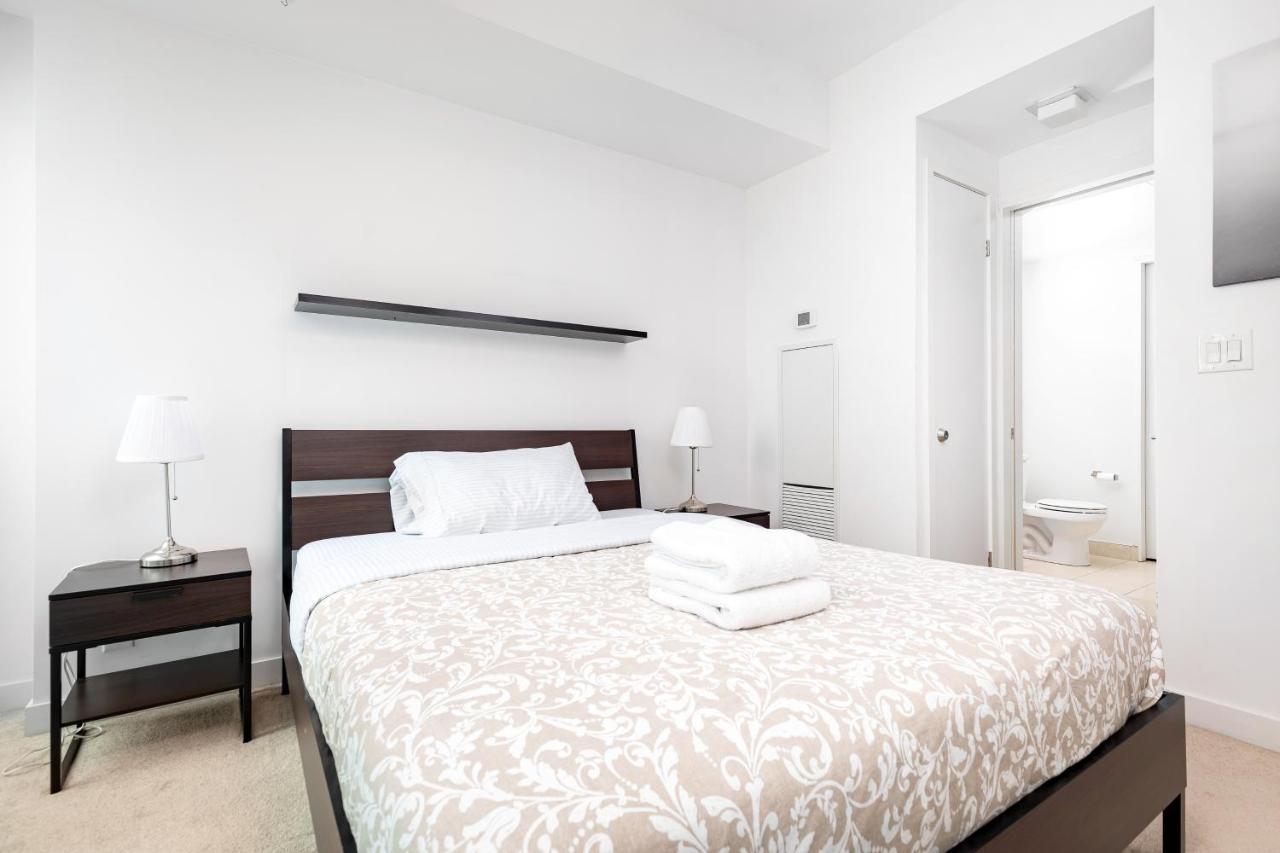 Across From The Cn Tower, Metro Toronto Convention Centre And Rogers Centre In Downtown Toronto Core Apartment ภายนอก รูปภาพ