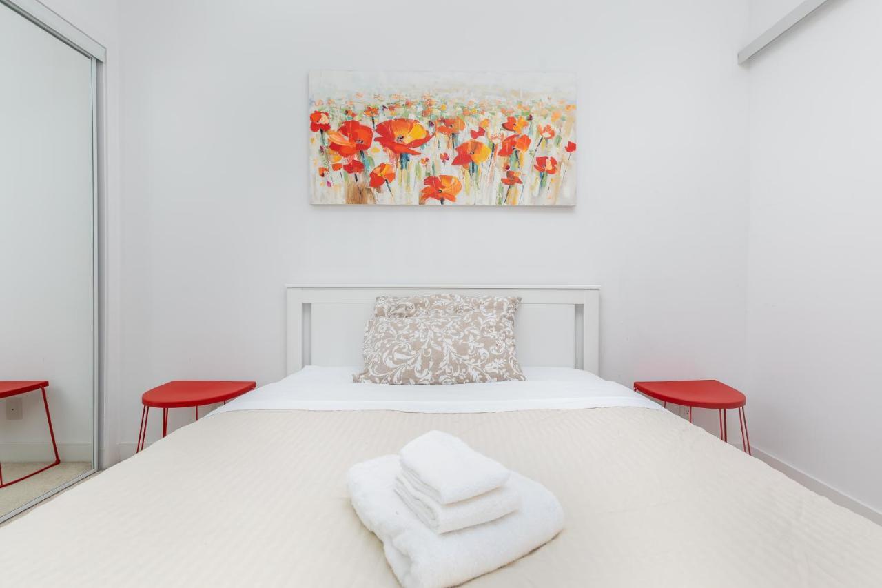 Across From The Cn Tower, Metro Toronto Convention Centre And Rogers Centre In Downtown Toronto Core Apartment ภายนอก รูปภาพ