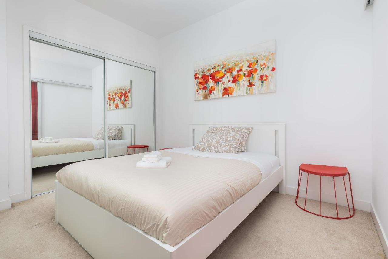 Across From The Cn Tower, Metro Toronto Convention Centre And Rogers Centre In Downtown Toronto Core Apartment ภายนอก รูปภาพ