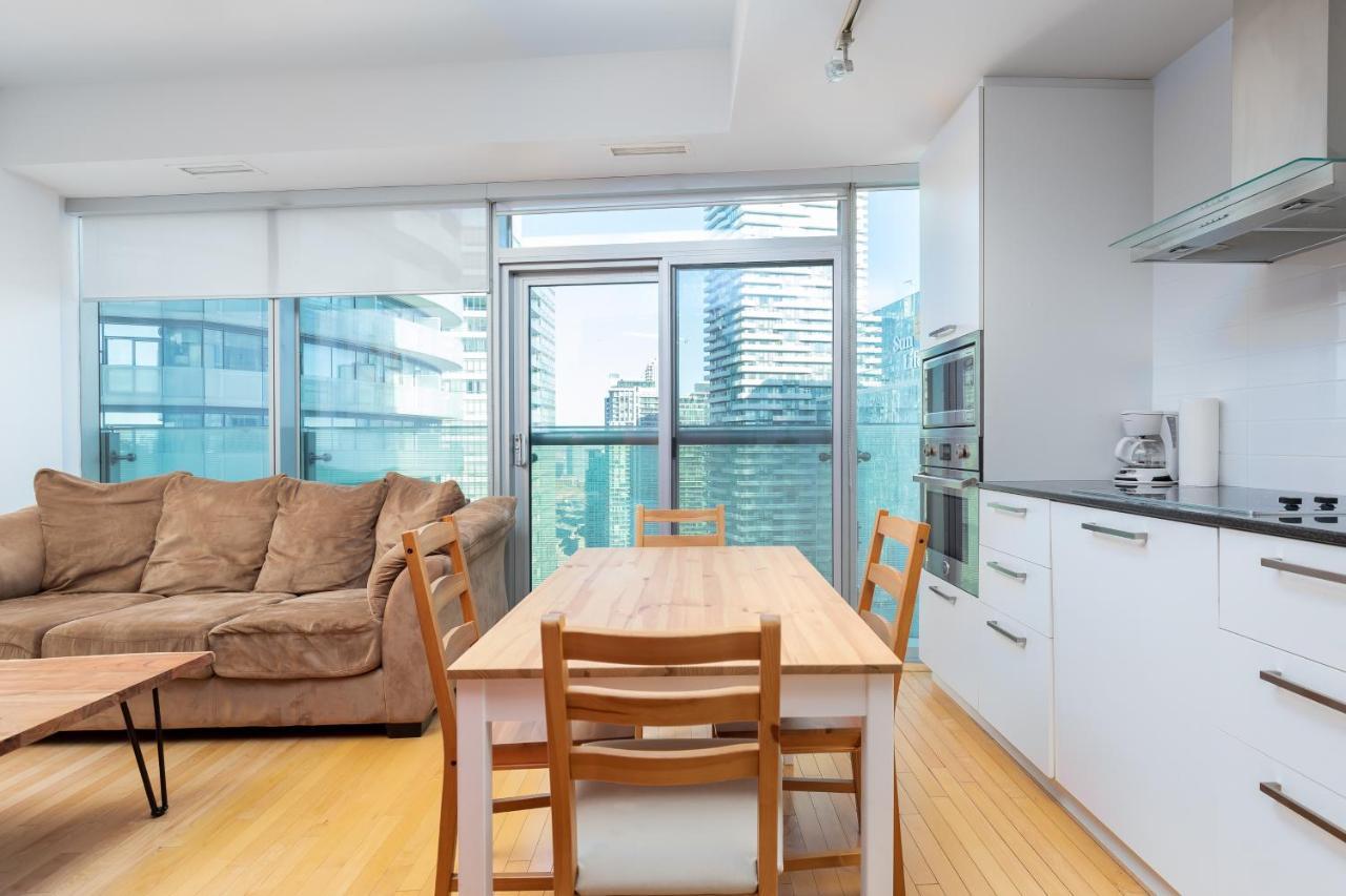 Across From The Cn Tower, Metro Toronto Convention Centre And Rogers Centre In Downtown Toronto Core Apartment ภายนอก รูปภาพ