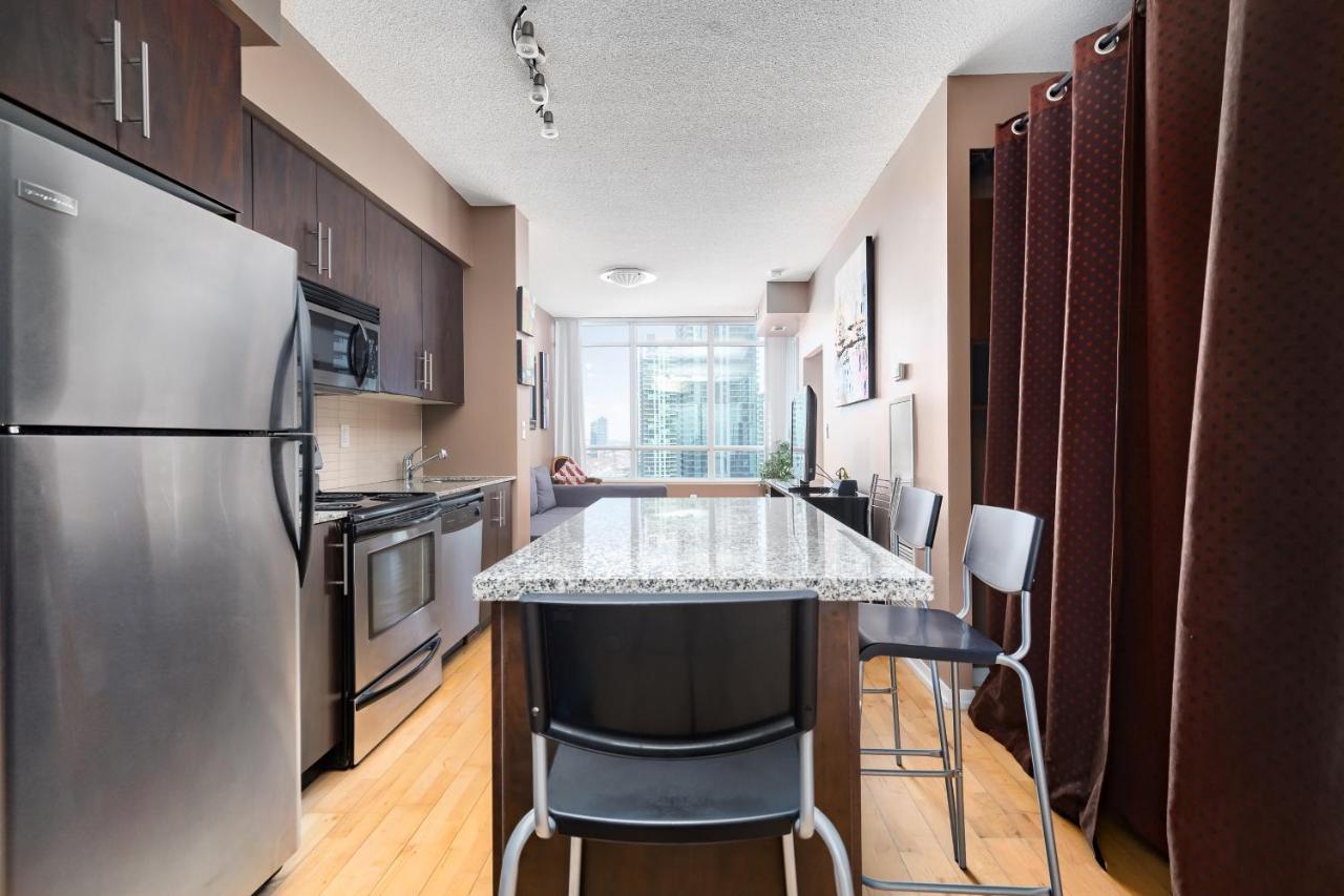 Across From The Cn Tower, Metro Toronto Convention Centre And Rogers Centre In Downtown Toronto Core Apartment ภายนอก รูปภาพ