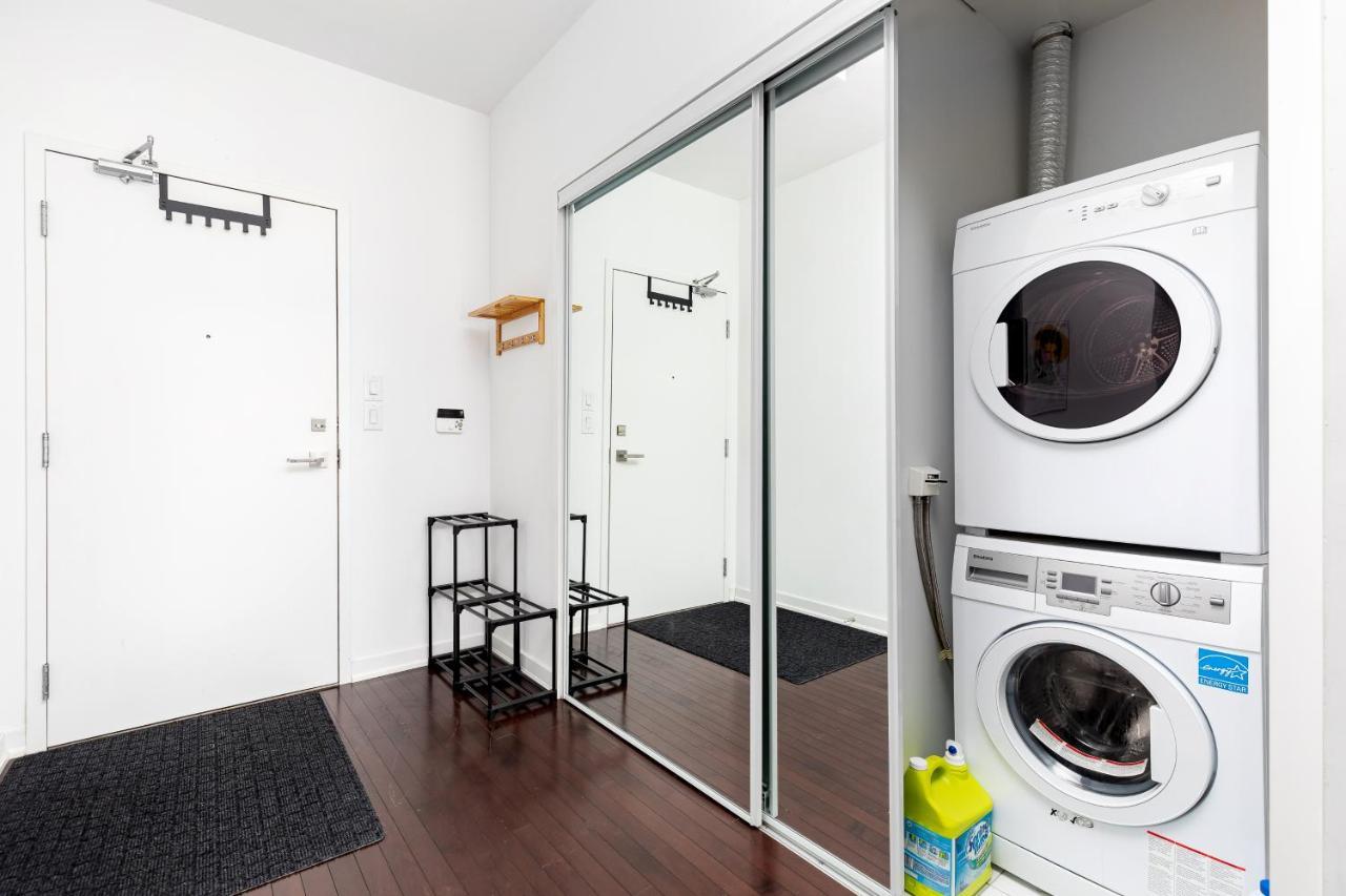Across From The Cn Tower, Metro Toronto Convention Centre And Rogers Centre In Downtown Toronto Core Apartment ภายนอก รูปภาพ