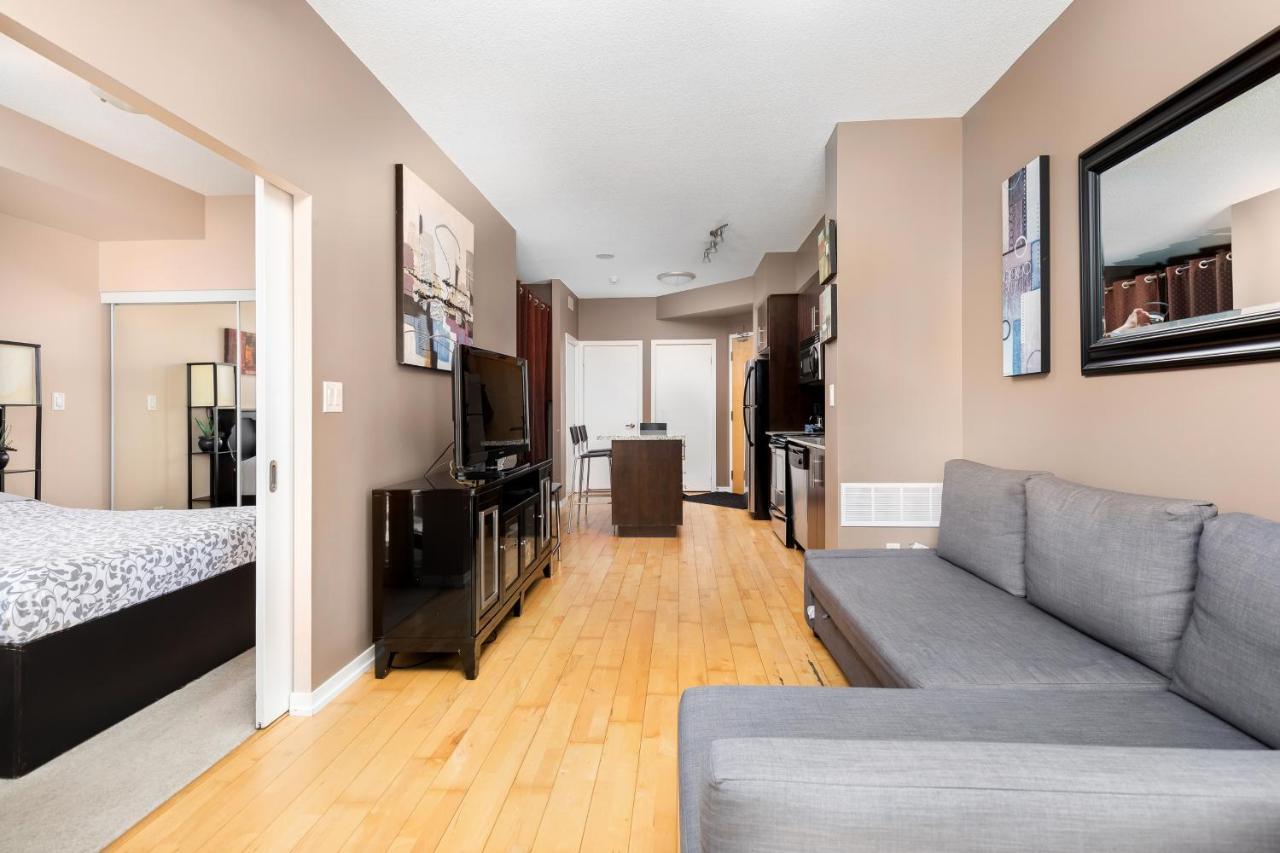 Across From The Cn Tower, Metro Toronto Convention Centre And Rogers Centre In Downtown Toronto Core Apartment ภายนอก รูปภาพ