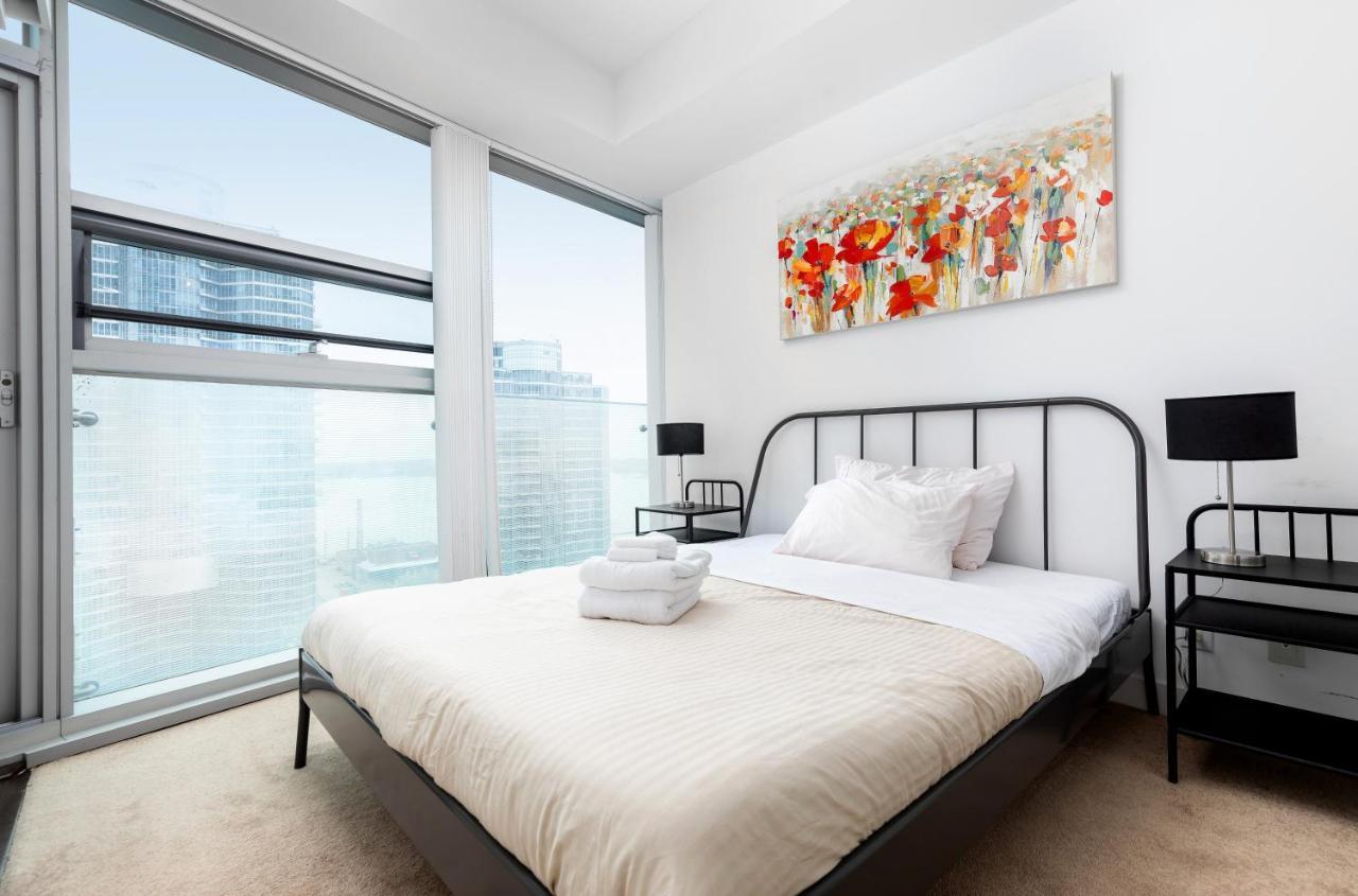 Across From The Cn Tower, Metro Toronto Convention Centre And Rogers Centre In Downtown Toronto Core Apartment ภายนอก รูปภาพ
