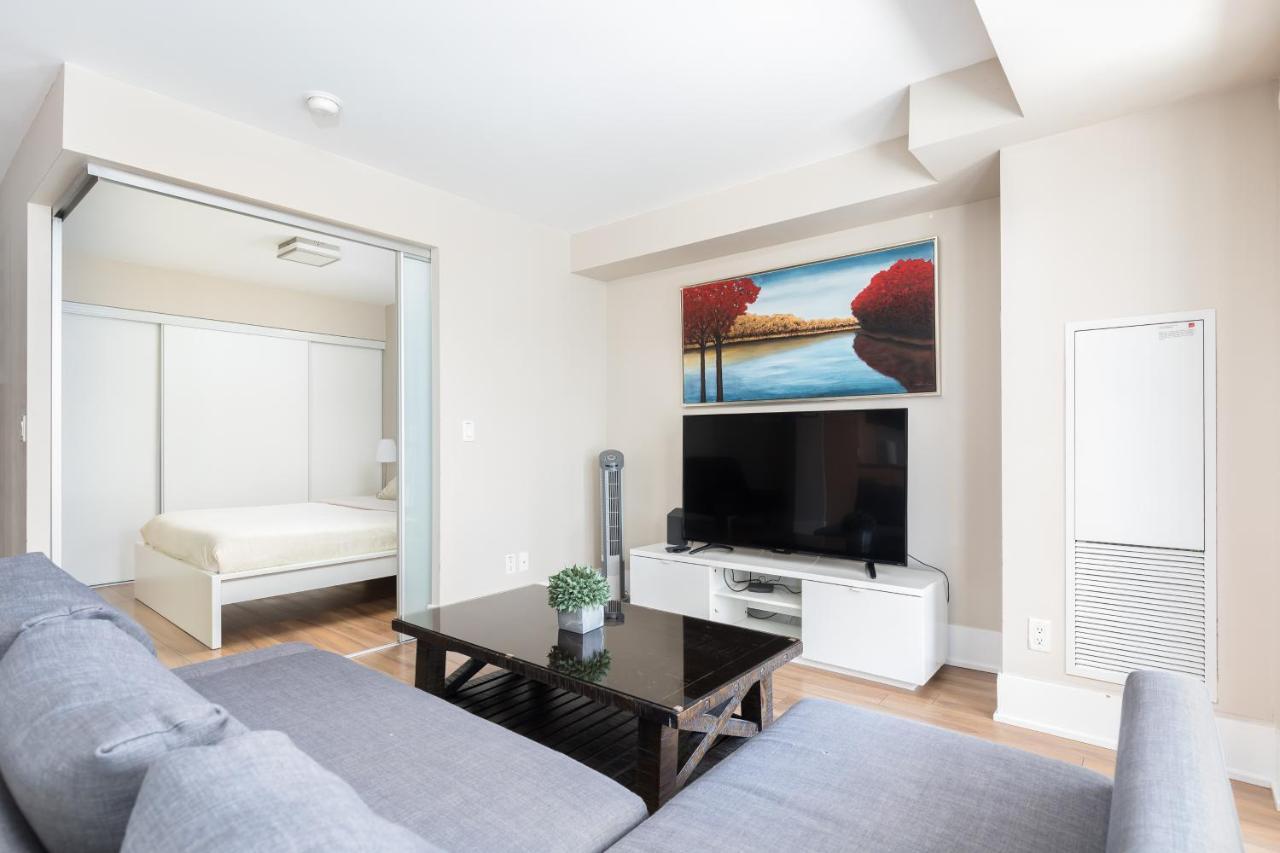 Across From The Cn Tower, Metro Toronto Convention Centre And Rogers Centre In Downtown Toronto Core Apartment ภายนอก รูปภาพ
