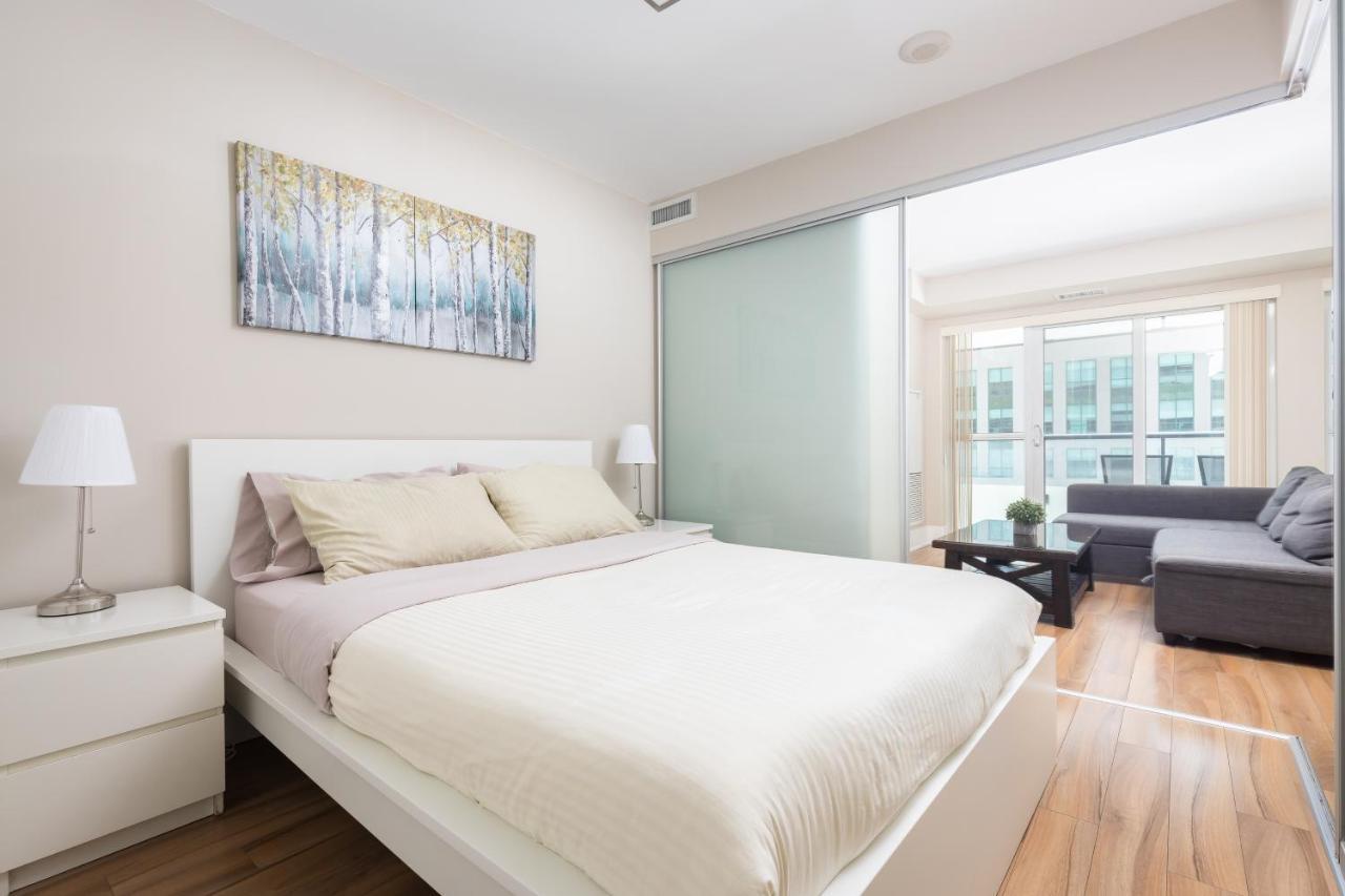 Across From The Cn Tower, Metro Toronto Convention Centre And Rogers Centre In Downtown Toronto Core Apartment ภายนอก รูปภาพ