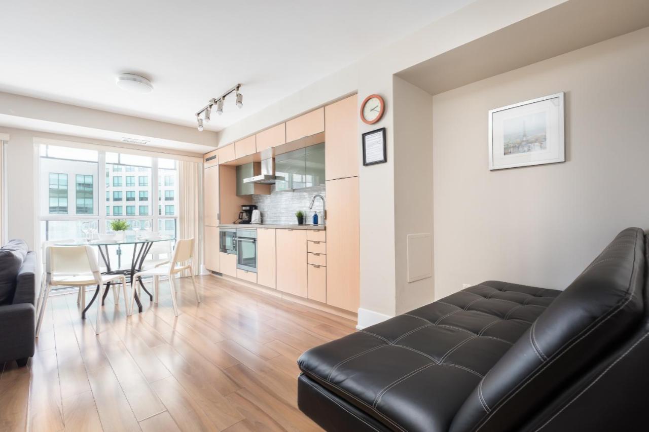 Across From The Cn Tower, Metro Toronto Convention Centre And Rogers Centre In Downtown Toronto Core Apartment ภายนอก รูปภาพ
