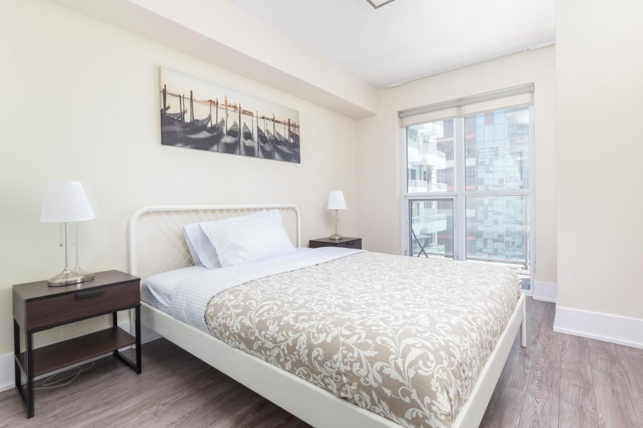 Across From The Cn Tower, Metro Toronto Convention Centre And Rogers Centre In Downtown Toronto Core Apartment ภายนอก รูปภาพ